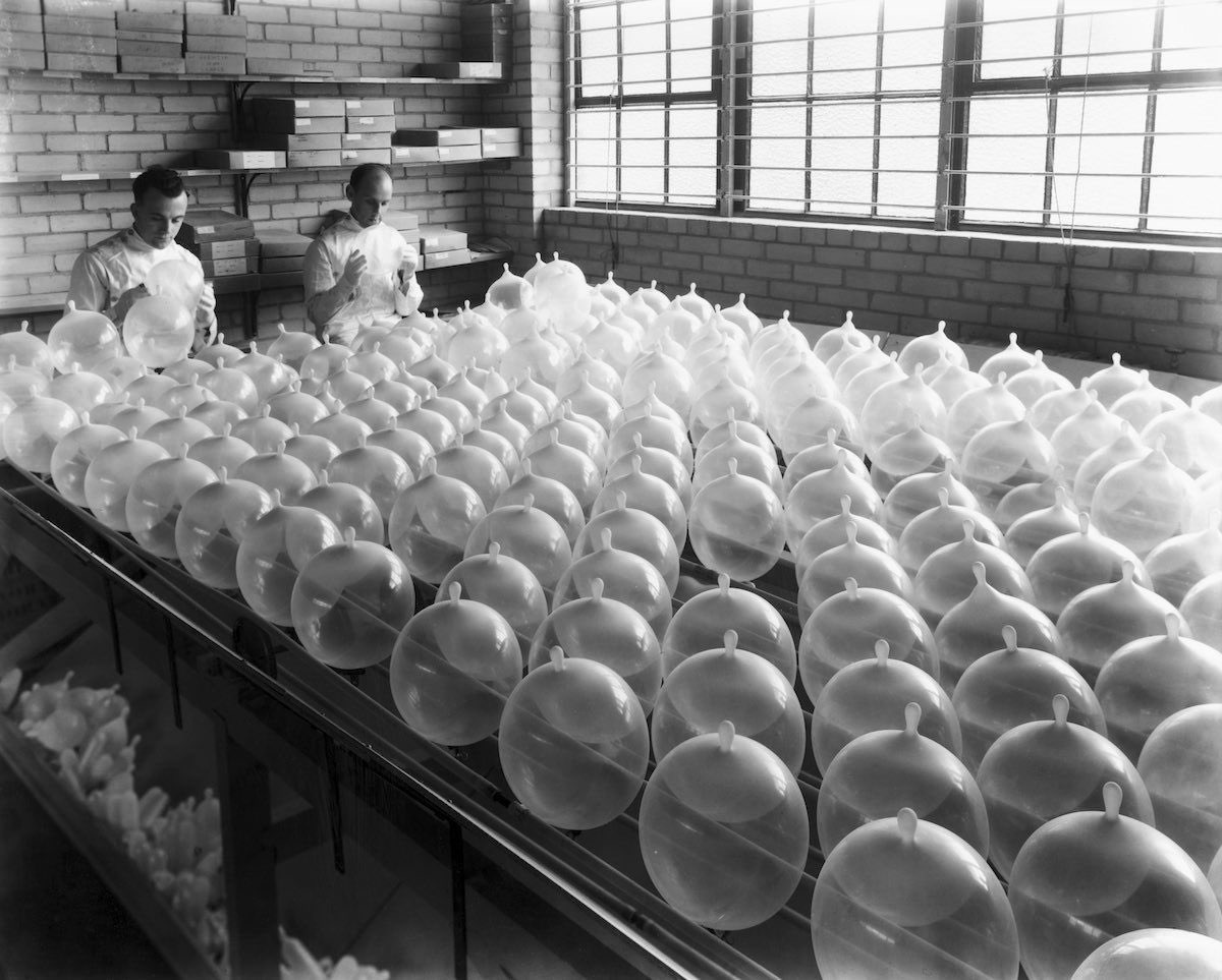 1935 - Testing condoms. WhoresofYore